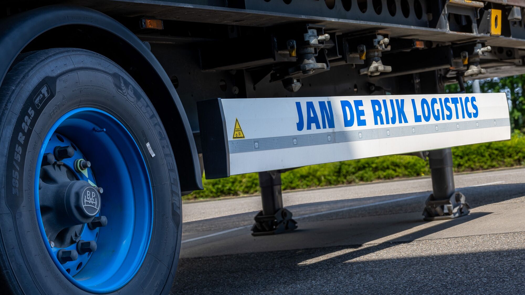 HOW DO YOU KEEP EVERYDAY CARGO MOVING WHEN RELIABILITY MAKES THE DIFFERENCE?
