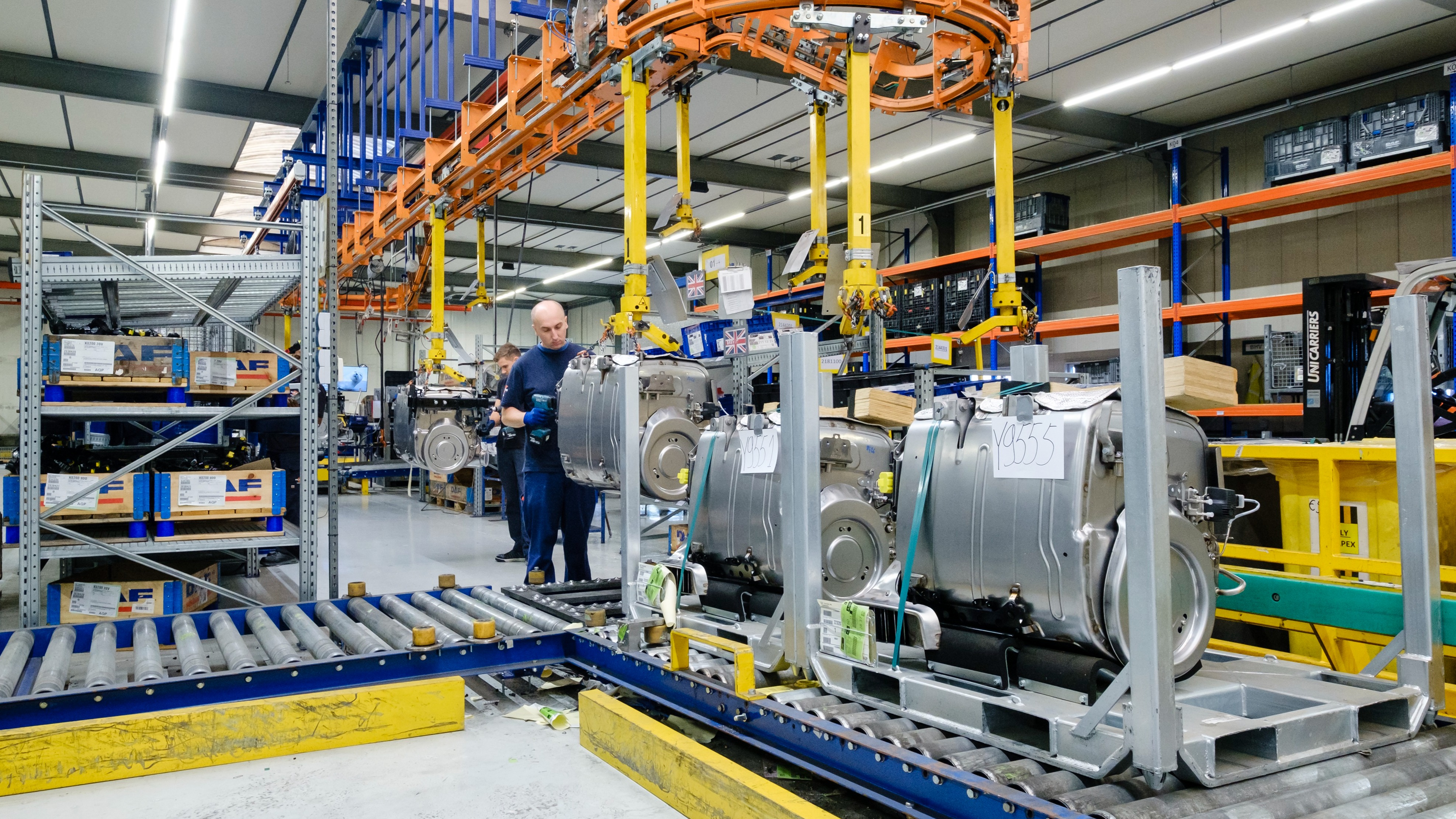 HOW DO YOU KEEP AUTOMOTIVE FLOWS MOVING WHEN EVERY PART HAS TO ARRIVE IN SEQUENCE?