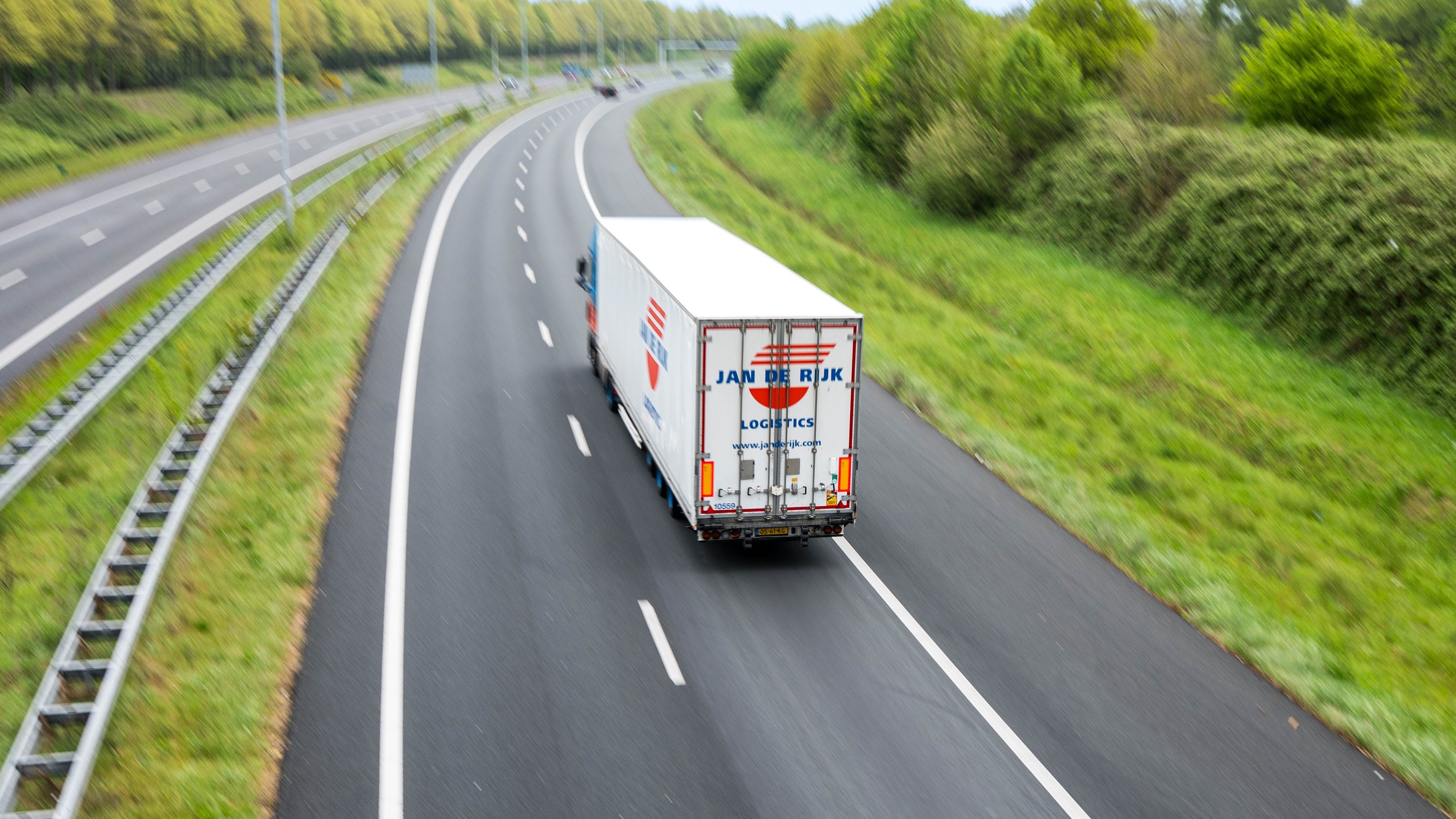 HOW DO YOU KEEP EUROPEAN LOGISTICS CONNECTED WHEN EVERY LINK HAS TO WORK?