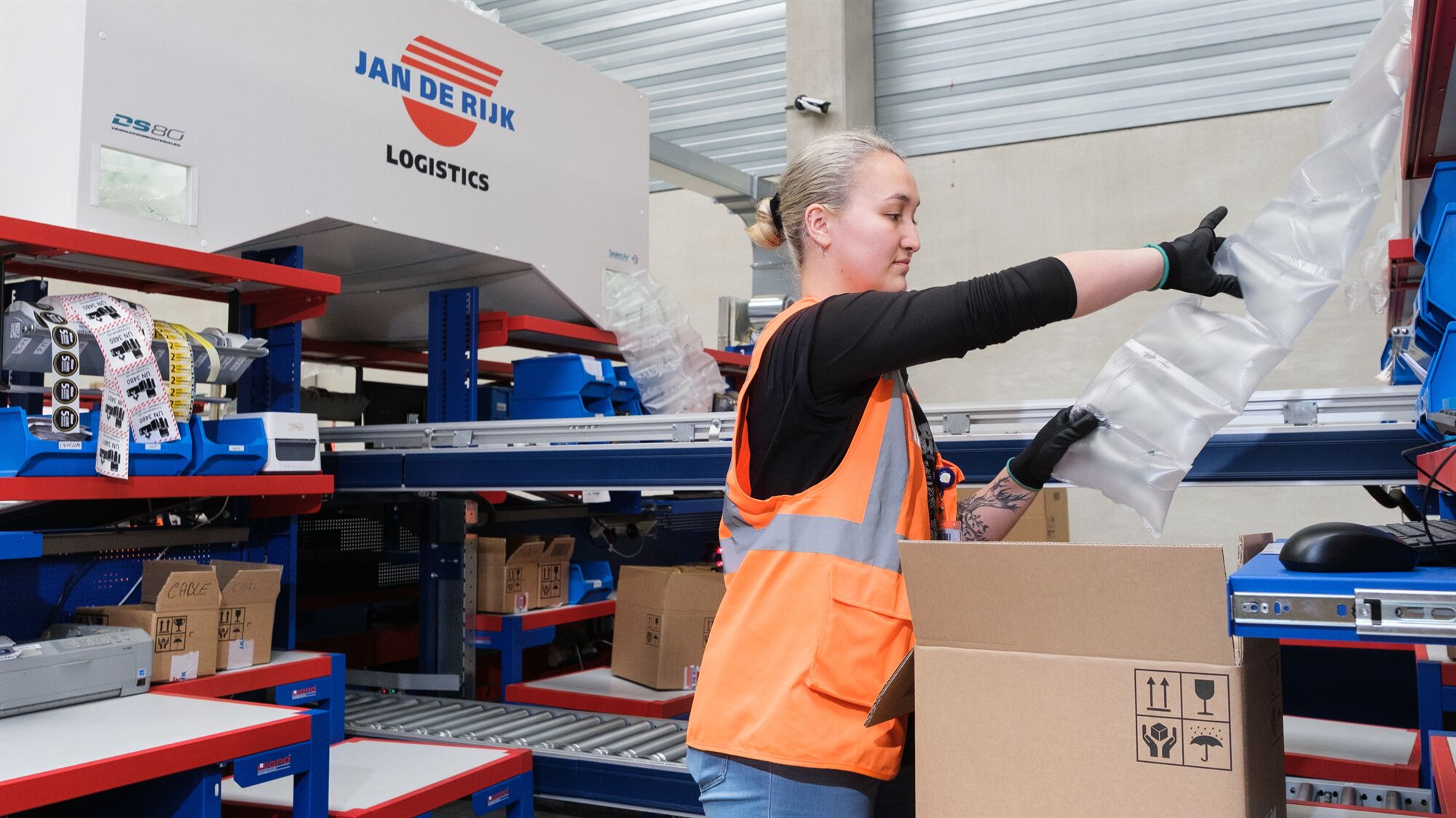 HOW DO YOU KEEP E-COMMERCE MOVING WHEN DEMAND KEEPS CHANGING?