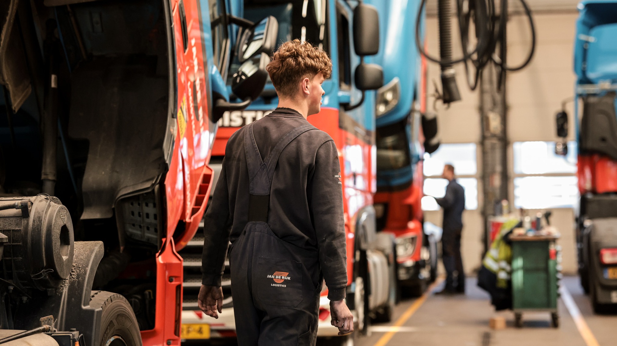 HOW DO YOU STAY IN CONTROL WHEN EXECUTION DEPENDS ON WHAT YOU OWN, MANAGE AND CONNECT?
